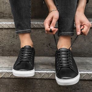 Banana republic snakeskin black leather lace-up sneakers 6.5